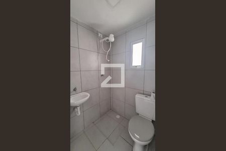 Banheiro de kitnet/studio para alugar com 1 quarto, 30m² em Vila Monte Sion, Suzano