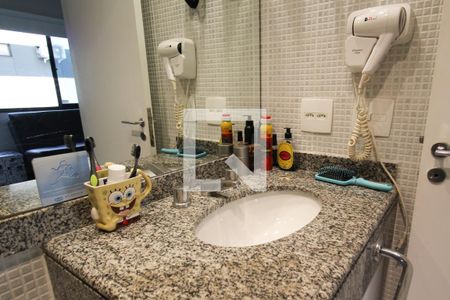 Banheiro de kitnet/studio para alugar com 1 quarto, 29m² em Indianópolis, São Paulo