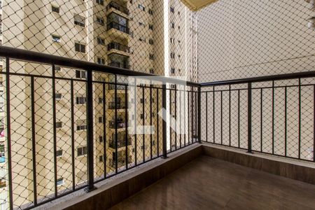 Varanda de apartamento para alugar com 2 quartos, 68m² em Jardim Tupanci, Barueri