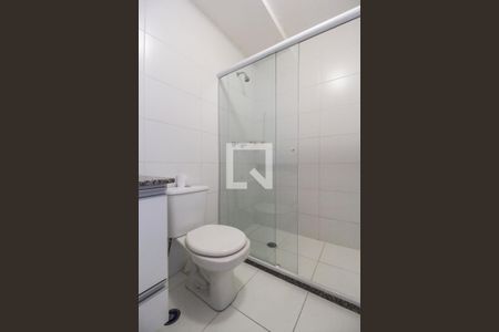 Banheiro da Suíte de apartamento para alugar com 2 quartos, 68m² em Jardim Tupanci, Barueri