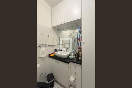 Banheiro de apartamento para alugar com 1 quarto, 38m² em Jardim Itu, Porto Alegre