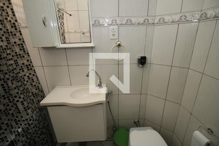 Banheiro de apartamento à venda com 1 quarto, 48m² em Olaria, Rio de Janeiro