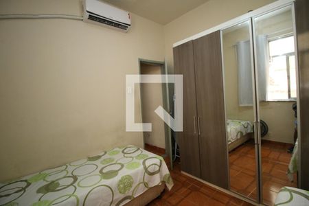 Quarto de apartamento à venda com 1 quarto, 48m² em Olaria, Rio de Janeiro