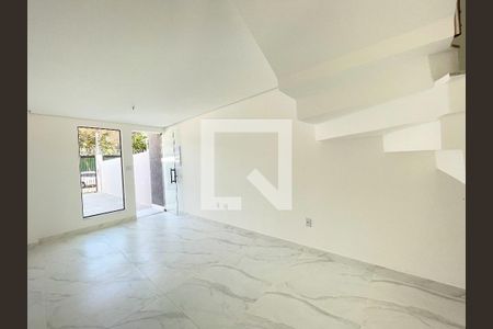 Sala de casa à venda com 2 quartos, 75m² em São João Batista, Belo Horizonte