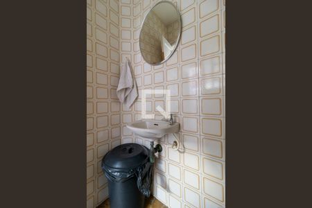 Casa à venda com 160m², 3 quartos e 2 vagas Casa à venda com 160m², 3 quartos e 2 vagasEdícula - Banheiro