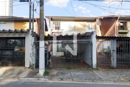 Casa à venda com 160m², 3 quartos e 2 vagas Casa à venda com 160m², 3 quartos e 2 vagasFachada