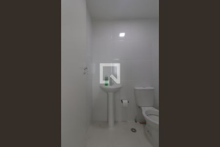 Banheiro de apartamento para alugar com 1 quarto, 23m² em Água Branca, São Paulo