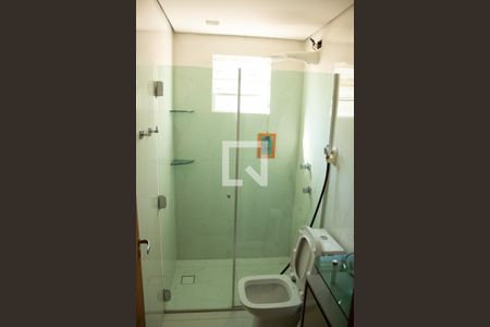 Banheiro de apartamento à venda com 2 quartos, 52m² em Tropical, Contagem