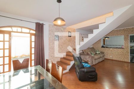 Casa à venda com 725m², 2 quartos e 3 vagasSala