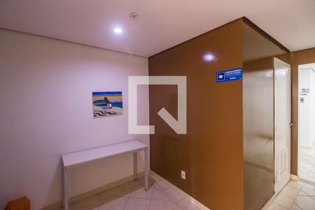 Apartamento à venda com 80m², 2 quartos e 2 vagasHall social