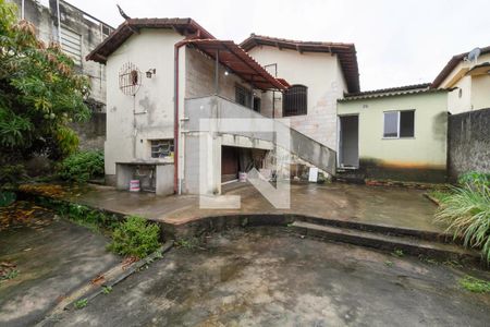 Casa à venda com 150m², 3 quartos e 2 vagas Casa à venda com 150m², 3 quartos e 2 vagasQuintal