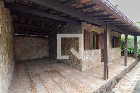 Casa à venda com 150m², 3 quartos e 2 vagas Casa à venda com 150m², 3 quartos e 2 vagasFachada