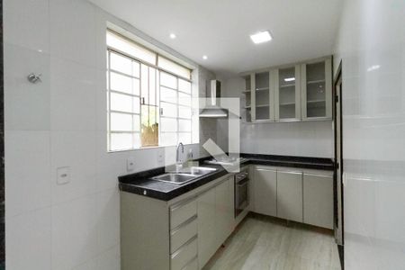Casa à venda com 150m², 3 quartos e 2 vagas Casa à venda com 150m², 3 quartos e 2 vagasCozinha