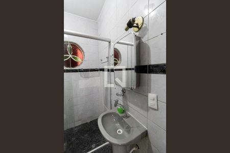 Casa à venda com 150m², 3 quartos e 2 vagas Casa à venda com 150m², 3 quartos e 2 vagasBanheiro social