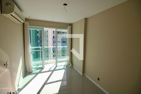 Sala de apartamento para alugar com 2 quartos, 64m² em Barra da Tijuca, Rio de Janeiro