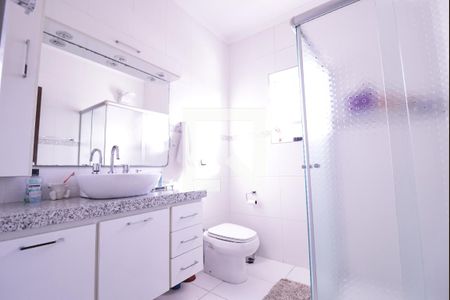 Casa à venda com 133m², 3 quartos e 2 vagasBanheiro