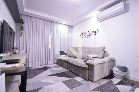 Sala de casa à venda com 3 quartos, 133m² em Parque Maria Domitila, São Paulo