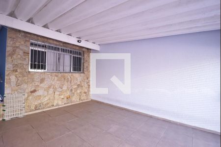 Garagem de casa à venda com 3 quartos, 133m² em Parque Maria Domitila, São Paulo