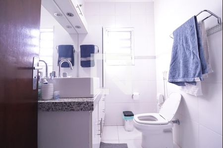 Casa à venda com 133m², 3 quartos e 2 vagasBanheiro