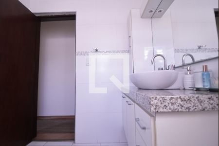Casa à venda com 133m², 3 quartos e 2 vagasBanheiro