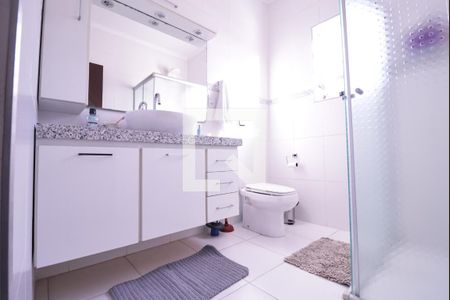 Casa à venda com 133m², 3 quartos e 2 vagasBanheiro