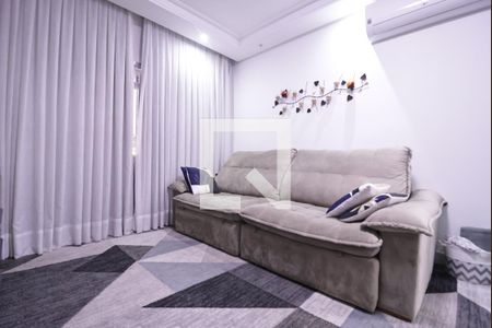 Sala de casa à venda com 3 quartos, 133m² em Parque Maria Domitila, São Paulo