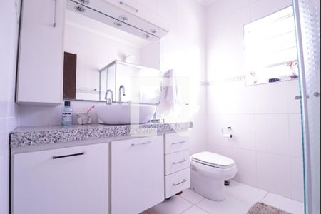 Casa à venda com 133m², 3 quartos e 2 vagasBanheiro