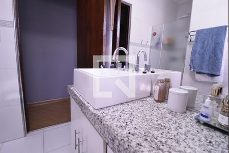 Casa à venda com 133m², 3 quartos e 2 vagasBanheiro