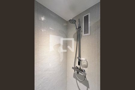 Banheiro Social de apartamento para alugar com 2 quartos, 69m² em Jardim das Acácias, São Paulo