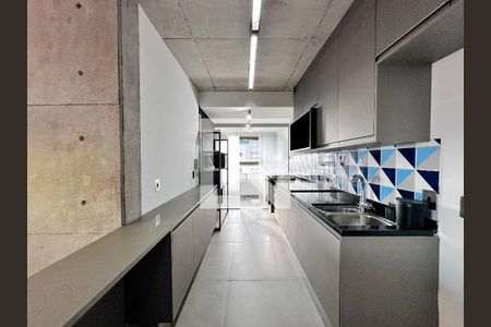 Cozinha de apartamento para alugar com 2 quartos, 69m² em Jardim das Acácias, São Paulo