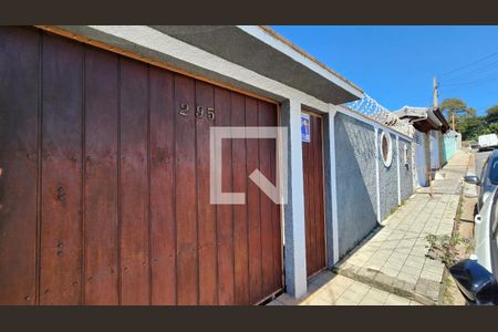 Casa à venda com 283m², 5 quartos e 6 vagas Casa à venda com 283m², 5 quartos e 6 vagasFachada