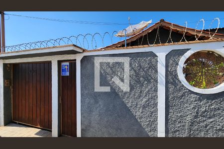 Casa à venda com 283m², 5 quartos e 6 vagas Casa à venda com 283m², 5 quartos e 6 vagasFachada