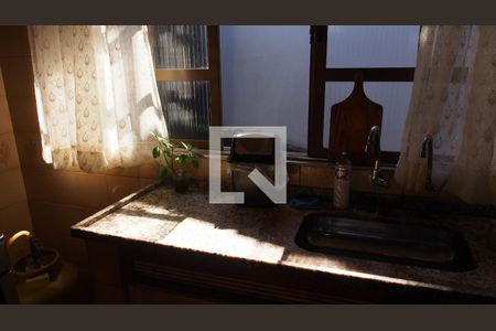 Casa à venda com 283m², 5 quartos e 6 vagasCozinha e Área de Serviço