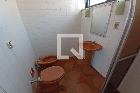 Banheiro de kitnet/studio para alugar com 1 quarto, 38m² em Centro, Ribeirão Preto