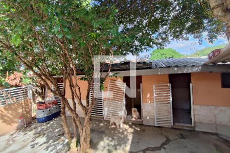 Casa à venda com 1000m², 4 quartos e 2 vagasQuintal - Fundos