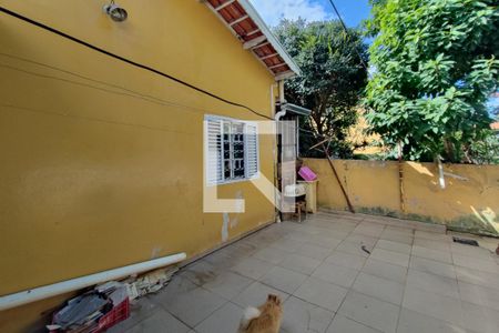 Casa à venda com 1000m², 4 quartos e 2 vagasQuintal - Fundos