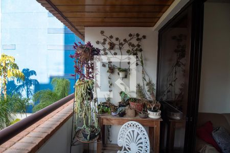 Apartamento à venda com 98m², 3 quartos e 2 vagas Apartamento à venda com 98m², 3 quartos e 2 vagasTerraço