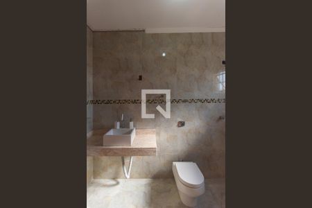 Casa à venda com 300m², 3 quartos e 5 vagas Casa à venda com 300m², 3 quartos e 5 vagasBanheiro da Suíte