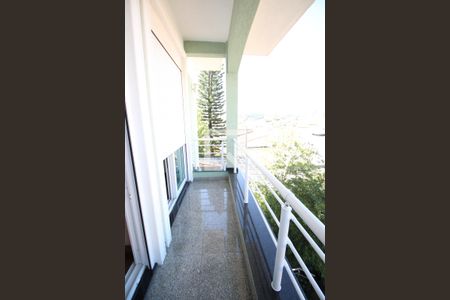 Casa à venda com 351m², 3 quartos e 5 vagas Casa à venda com 351m², 3 quartos e 5 vagasVaranda Suíte 2