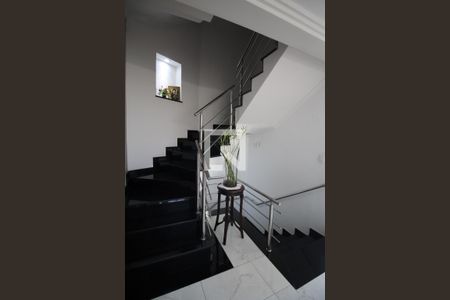 Casa à venda com 351m², 3 quartos e 5 vagas Casa à venda com 351m², 3 quartos e 5 vagasEscada