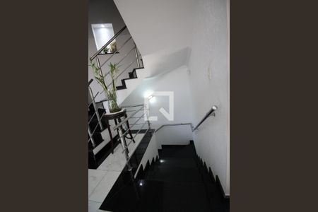 Casa à venda com 351m², 3 quartos e 5 vagas Casa à venda com 351m², 3 quartos e 5 vagasEscada