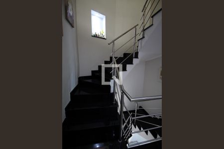 Casa à venda com 351m², 3 quartos e 5 vagas Casa à venda com 351m², 3 quartos e 5 vagasEscada