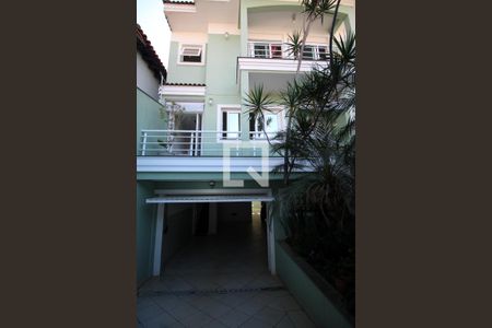 Casa à venda com 351m², 3 quartos e 5 vagas Casa à venda com 351m², 3 quartos e 5 vagasFachada