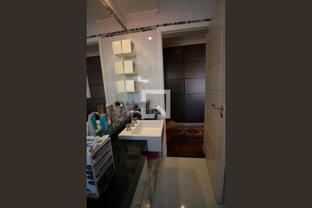 Casa à venda com 351m², 3 quartos e 5 vagas Casa à venda com 351m², 3 quartos e 5 vagasBanheiro da Suíte 2