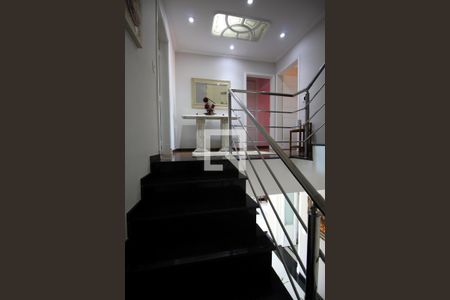 Casa à venda com 351m², 3 quartos e 5 vagas Casa à venda com 351m², 3 quartos e 5 vagasEscada