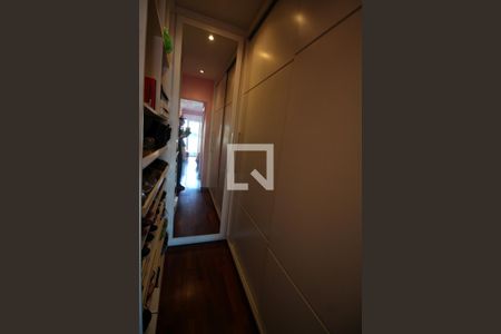 Casa à venda com 351m², 3 quartos e 5 vagas Casa à venda com 351m², 3 quartos e 5 vagasCloset 2