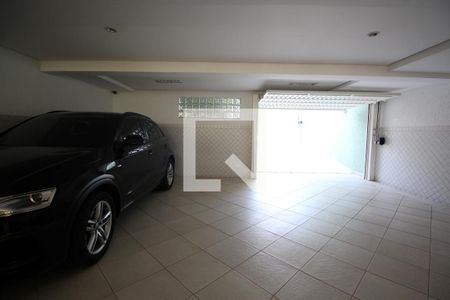 Casa à venda com 351m², 3 quartos e 5 vagas Casa à venda com 351m², 3 quartos e 5 vagasGaragem