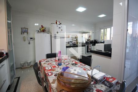 Casa à venda com 351m², 3 quartos e 5 vagas Casa à venda com 351m², 3 quartos e 5 vagasCozinha