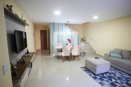 Sala de casa à venda com 3 quartos, 120m² em Taquara, Rio de Janeiro