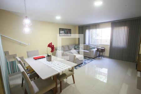 Sala de casa à venda com 3 quartos, 120m² em Taquara, Rio de Janeiro